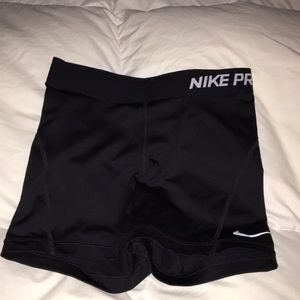 Nike // nike pros 5”